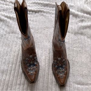 Shyanne cowboy boots with all leather and blue lace (from Boot Barn)